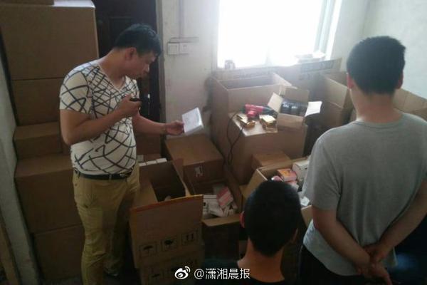 俄遠(yuǎn)東草原發(fā)生火災(zāi)造成27人受傷