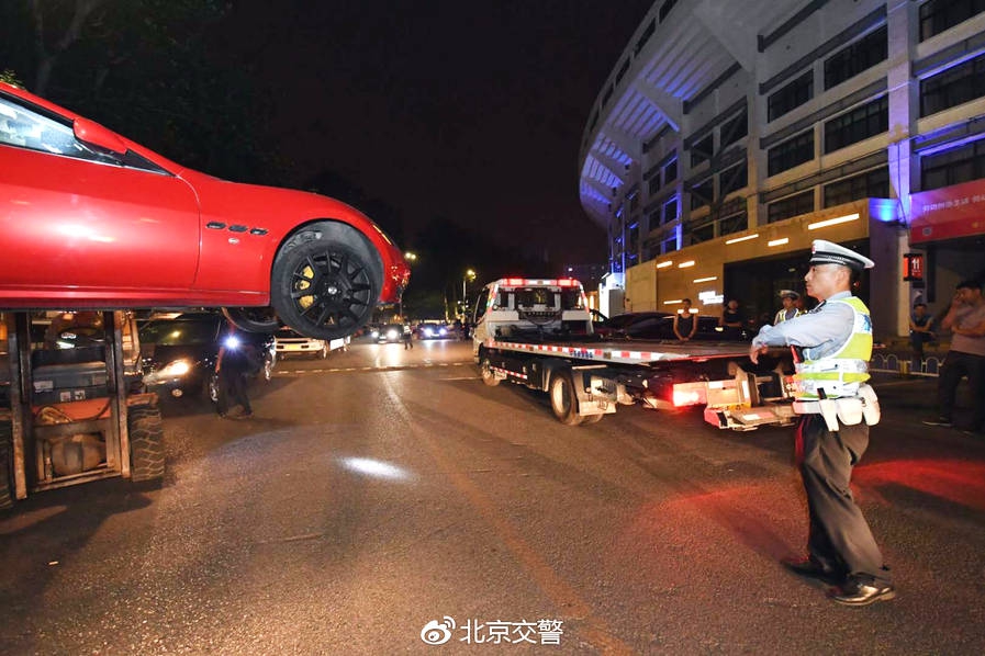 河北“袁府”是養(yǎng)老院？白巖松：要真是，就感動(dòng)中國了