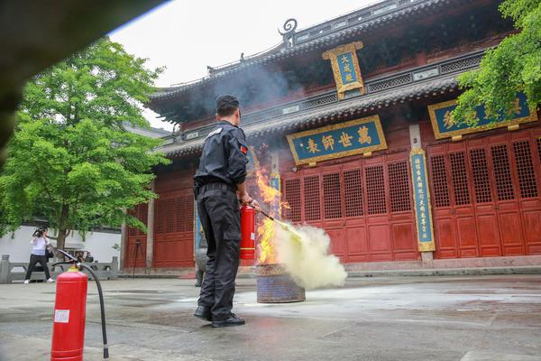 李克強會見巴西聯(lián)邦共和國總統(tǒng)