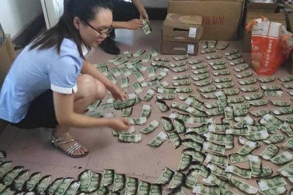 西安維權(quán)女車主反被債主維權(quán)，一碼歸一碼