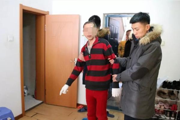 四川廣元跆拳道老師抱摔學(xué)生 校方:老師已停職絕不姑息