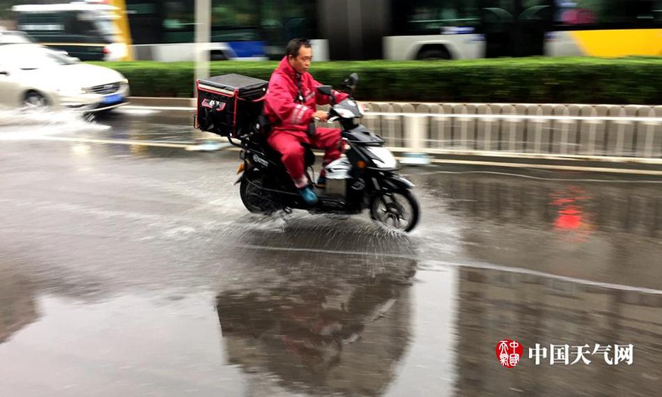 西安維權(quán)女車主反被債主維權(quán)，一碼歸一碼