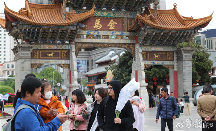 李克強(qiáng)會(huì)見巴西聯(lián)邦共和國(guó)總統(tǒng)