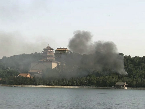 河北“袁府”是養(yǎng)老院？白巖松：要真是，就感動中國了