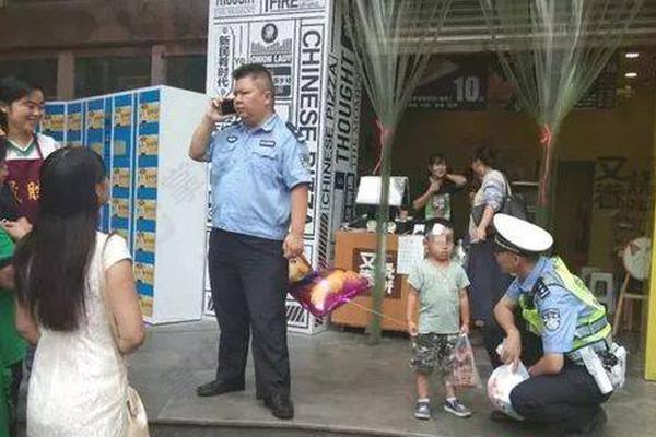 河北“袁府”是養(yǎng)老院？白巖松：要真是，就感動中國了