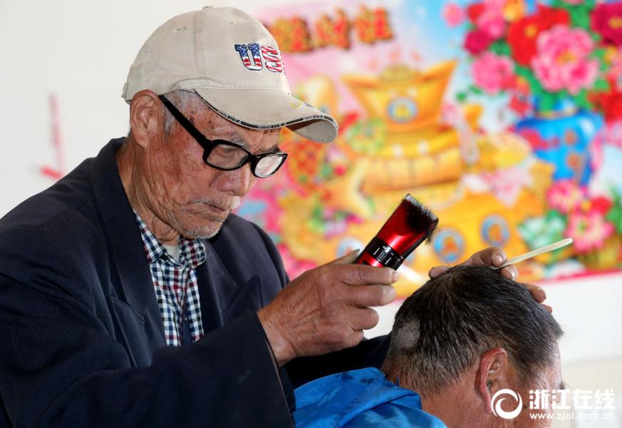 俄遠(yuǎn)東草原發(fā)生火災(zāi)造成27人受傷