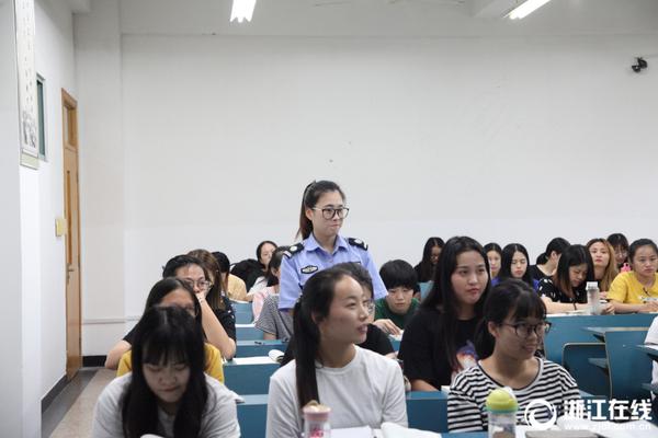 河北“袁府”是養(yǎng)老院？白巖松：要真是，就感動中國了