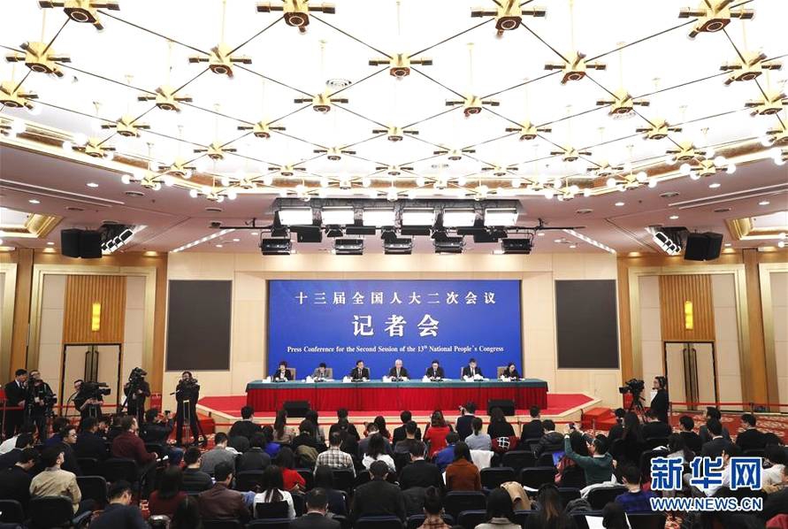 河北“袁府”是養(yǎng)老院？白巖松：要真是，就感動中國了