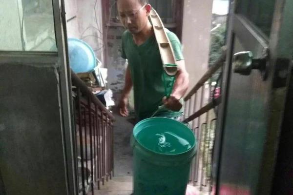 河北“袁府”是養(yǎng)老院？白巖松：要真是，就感動中國了