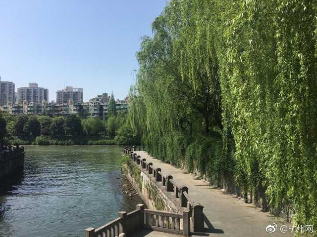 李克強(qiáng)會(huì)見(jiàn)巴西聯(lián)邦共和國(guó)總統(tǒng)