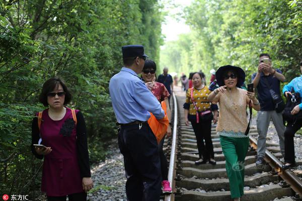 習(xí)近平總書記在深度貧困地區(qū)脫貧攻堅座談會上的重要講話引起強烈反響